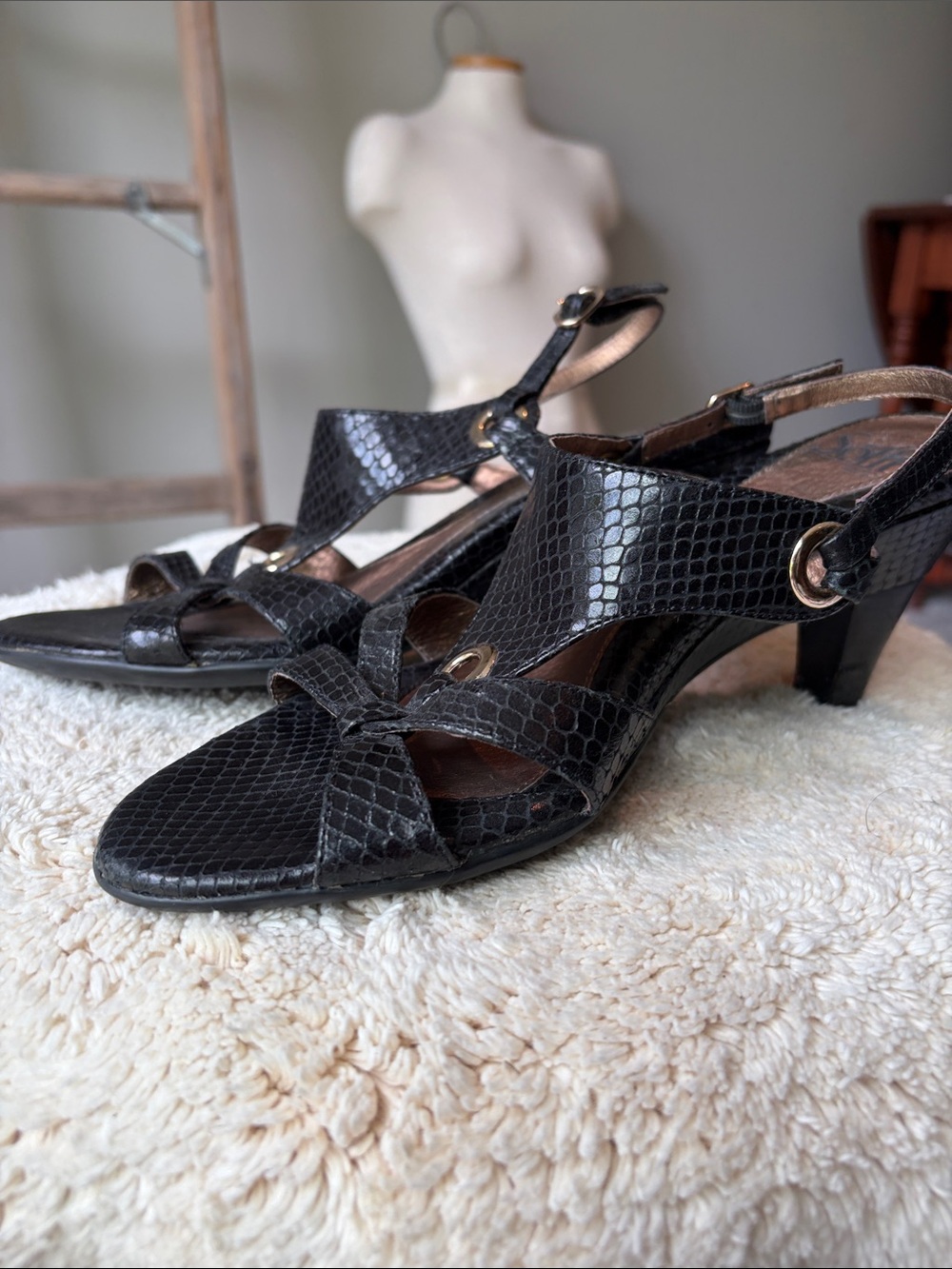 Sofft Black Leather Textured Slingback Mid-Heel Sandals 7.5M